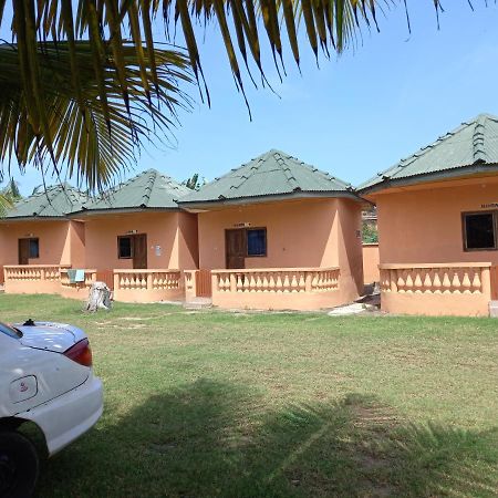 Comfort Beach Resort Biriwa Exteriör bild