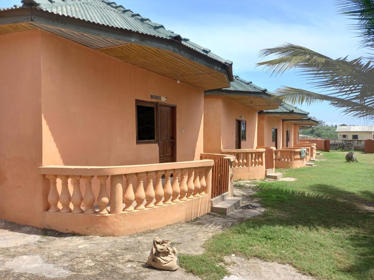 Comfort Beach Resort Biriwa Exteriör bild